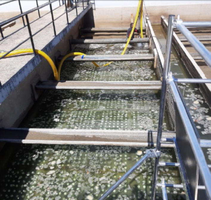 Eliminación de sedimentos de una planta de tratamiento de aguas 1