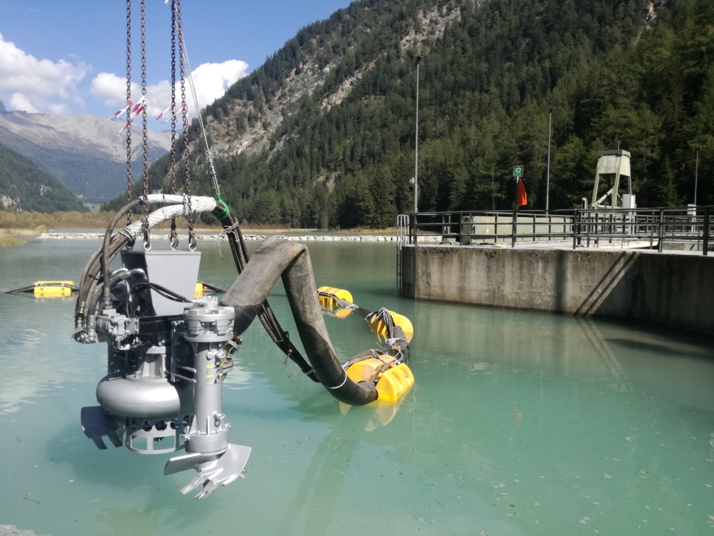 Dredging a dam with a hydraulic pump