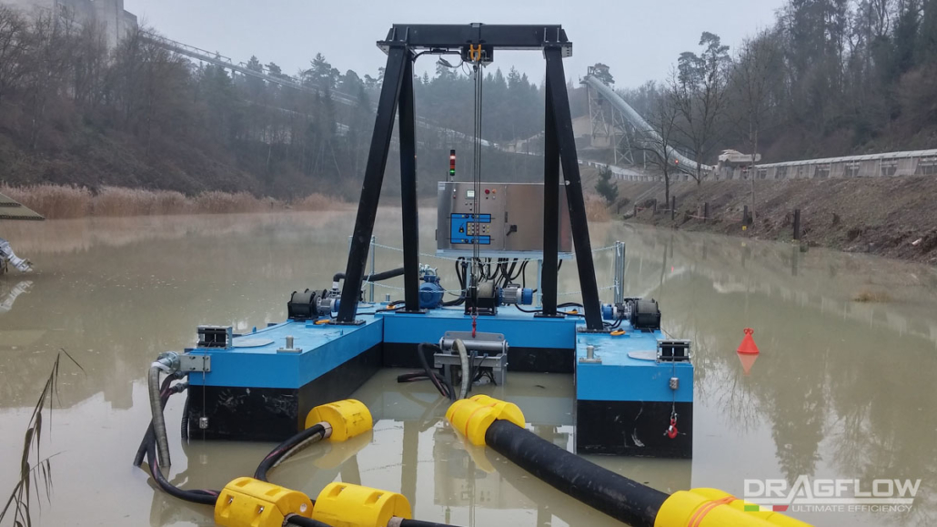 Remote controlled dredge for sediment cleaning