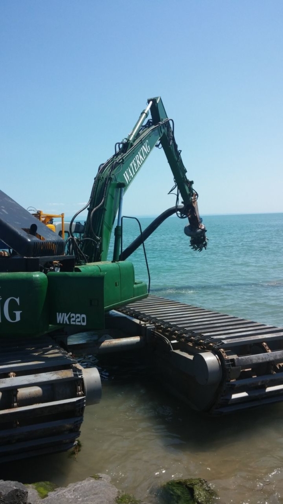 Dredging sand from the seabed 1