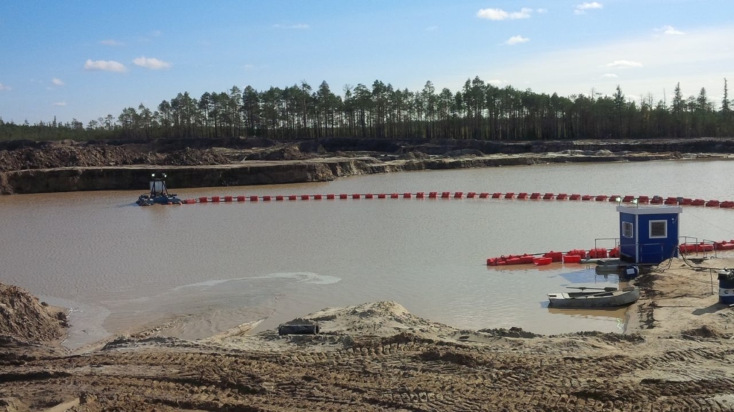 Sand extraction with a remote controlled dredge 1