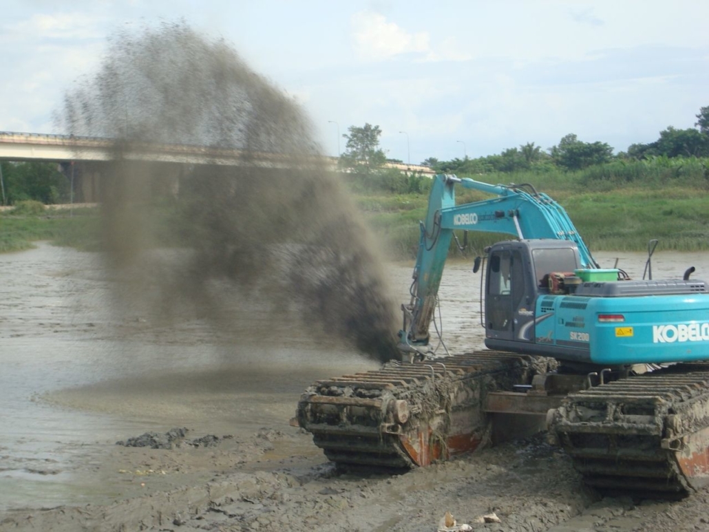 Dragage de la rivière pour la restauration des quotas 1