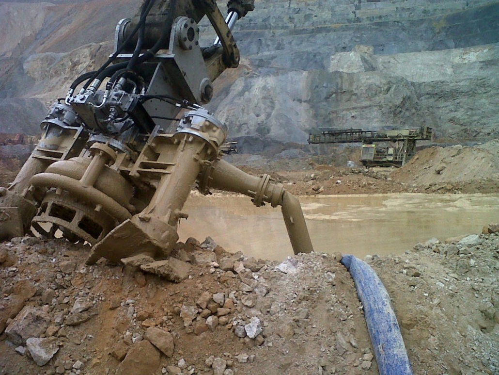 Sludge cleaning in an open pit mine 1