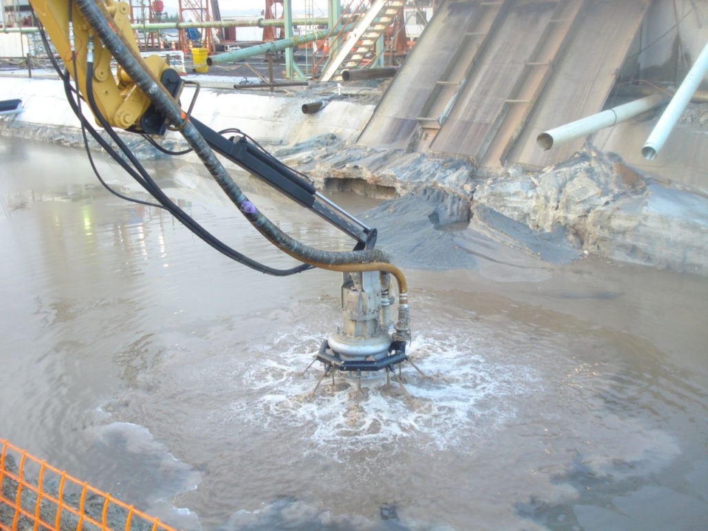Submersible pumps for bentonite mud