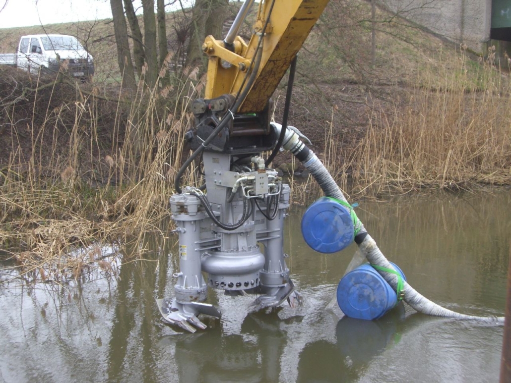 Pompa idraulica per dragaggio di un canale 1